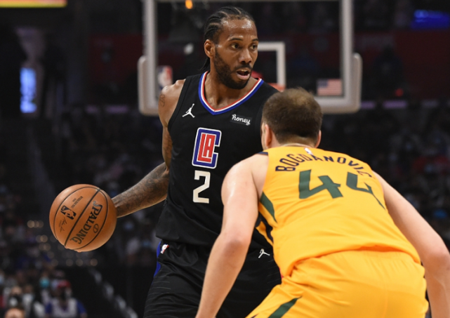  快船双星合砍80分力克爵士  